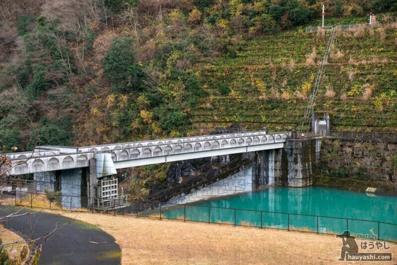 宮ヶ瀬ダムから放流された水の勢いを緩める「石小屋ダム」